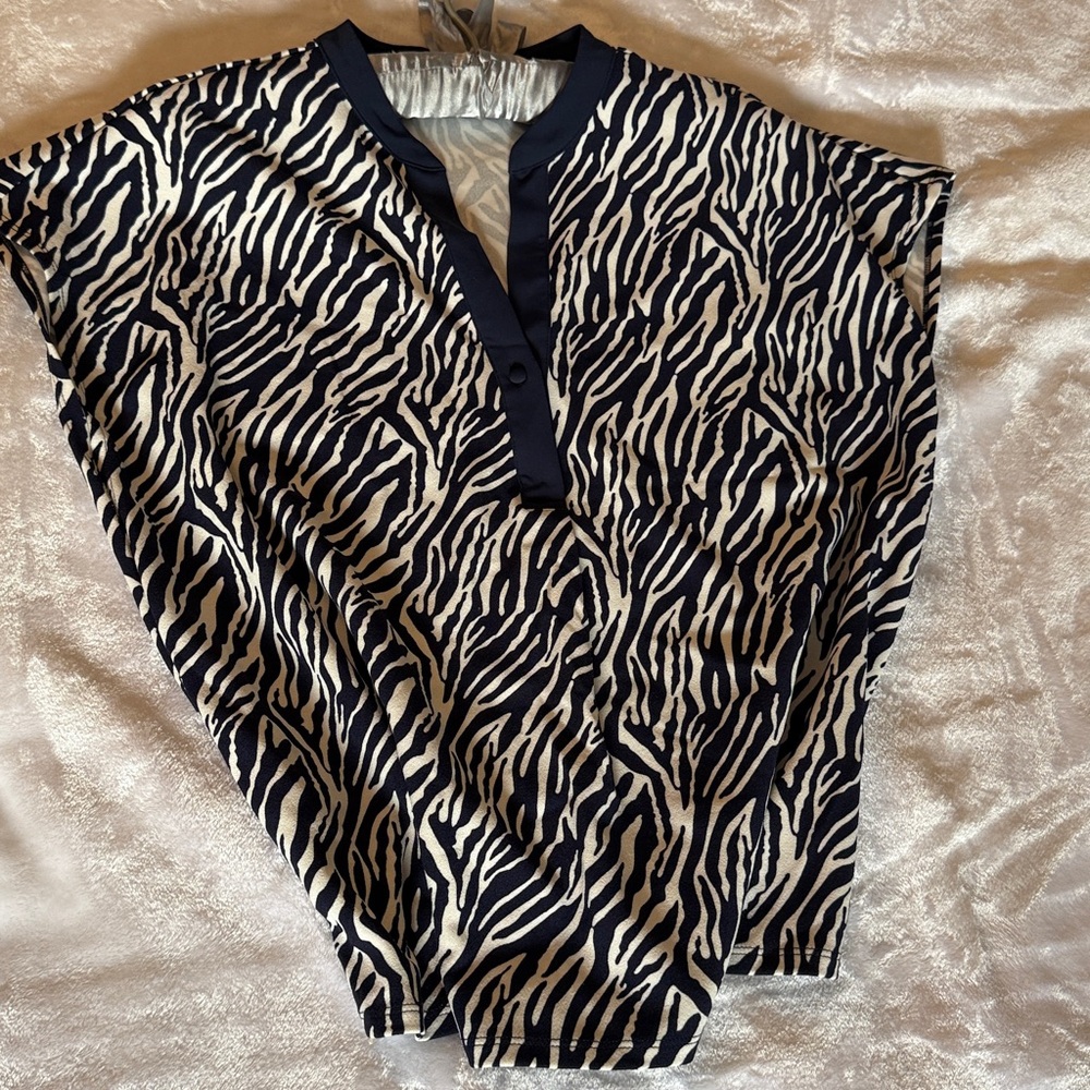 Chic Zebra Print Top - Picture 4 of 6